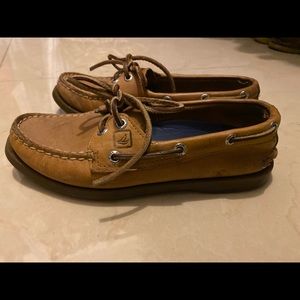 Tan Sperrys